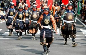 Рыцари в лаптях: почему японские самураи носили странные сандалии, а не нормальные сапоги