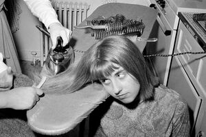 Как и чем делали укладку советские женщины: 5 способов, которые могут лишить волос