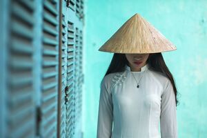 Красота Вьетнама: женщины в традиционном костюме аозай