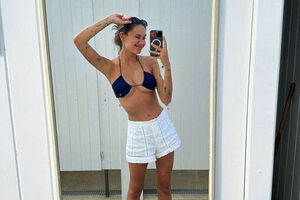 Жена футболиста Федора Смолова опубликовала фото в крошечном бикини