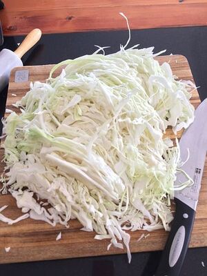 Что добавить к тушеной капусте, чтобы получилось ещё вкуснее. В нашей семье это блюдо «прижилось»