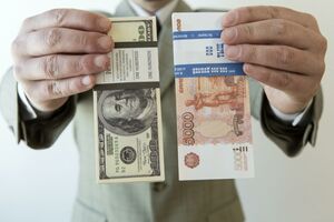 Почему решать проблемы дефицита бюджета с помощью девальвации рубля зло