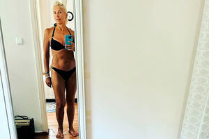60-летняя Алена Свиридова опубликовала честное фото своей фигуры в бикини
