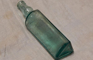 Для чего в Советском Союзе выпускали треугольные стеклянные бутылки
