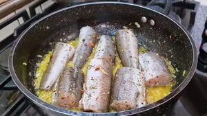 Рыба по-еврейски на сковороде — вкусно, пальчики оближешь! Подавайте с картошечкой