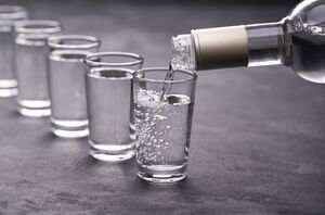 10 заблуждений о водке, которые многие продолжают воспринимать за истину