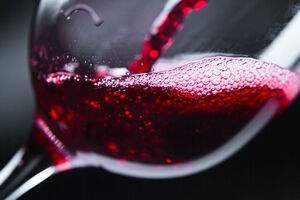 Зачем добавлять соду в вино: 2 причины