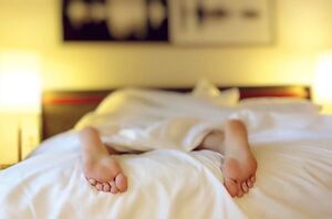 Почему перед сном лучше сбрасывать с себя всю одежду, или Какую пользу может принести отдых нагишом