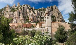 Монастырь Монсеррат – духовный символ Каталонии в окружении причудливых вершин