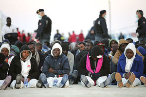 В Италии у людей забирают дома для размещения мигрантов