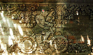 Как на барельефе древнего храма на Бали появился мужчина на велосипеде (почти современном)