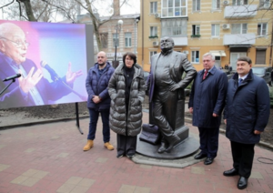 Памятник Жванецкому в Ростове: дань известному сатирику или проделки «5-й колонны»?