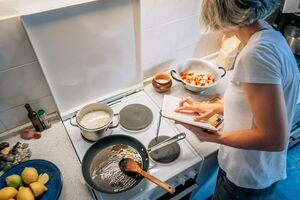 Размышления о том, что заставляет женщин готовить для мужчин на постоянной основе