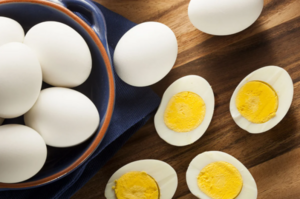 Как варить свежие яйца, чтобы они легко чистились: лайфхак от советских поваров
