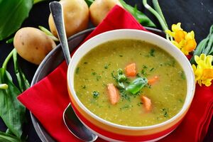 Как приготовить гороховый суп: получается вкусным и наваристым