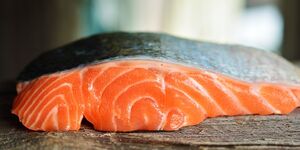 Как вкусно засолить красную рыбу: делимся самым простым рецептом маринада