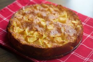 Очень простой заливной пирог для любой несладкой начинки!