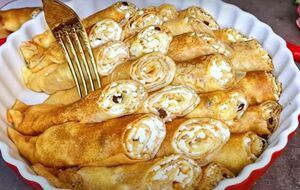 Нежные, аппетитные блинчики с творогом: сытное блюдо на завтрак