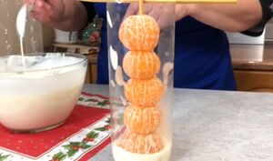 Красивый, изысканный и вкусный десерт «Мандарины в снегу» на Новый год.