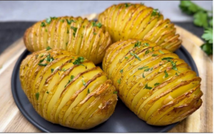 Картофель Хассельбек с чесночным маслом