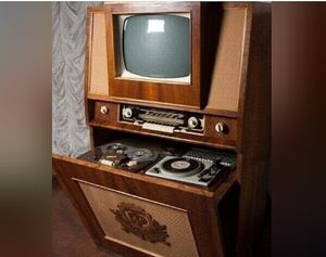 Радиокомбайн «Юность», 1958г. Изготовлен коллективом ПТУ-12 г. Подольска
