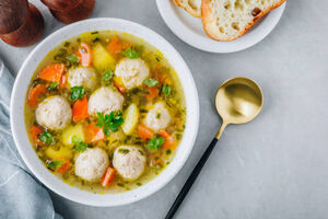 Сырный суп с шариками на курином бульоне