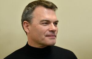 Почему Евгений Дятлов увидел сына лишь в 13 лет и не общается с внучками