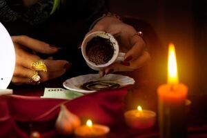 Гадание на кофейной гуще: как заварить кофе и что означают узоры