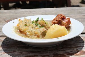 Тушим капусту по простому: очень вкусное блюдо
