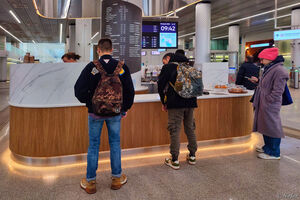 В кофейне метрополитена продается рельсовый раф, чай "Депо" и чай "Тройка"