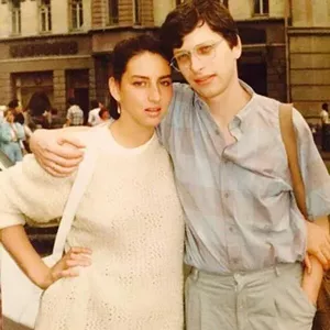 У Алики Смеховой состоялась свадьба в 18 лет. Она вышла второй раз замуж за ассирийца ради денег. Как сильно отличаются друг от друга дети знаменитости?