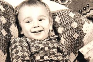 В жены взял свою ученицу, но счастливы вместе уже 25 лет. Еще Дмитрий Миллер отыскал похищенного брата