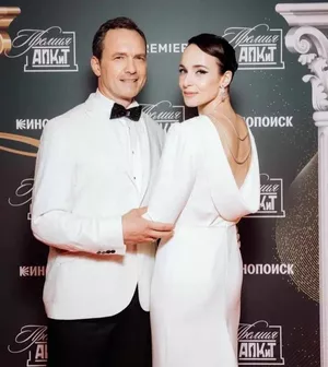 Снаткина показала супруга, с которым живет 12 лет. До 30-ти она была невинной, и остается верной одному мужчине