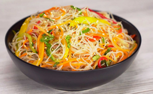 Фунчоза со свежими овощами по-корейски