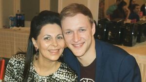 Муж Сотиковой младше на 14 лет, а позже бросил ради молодой актрисы