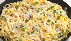 Паста с курицей в сливочном соусе