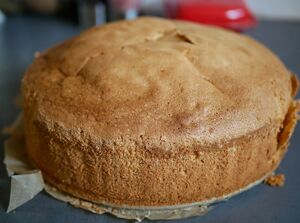 Castella на сгущенке — японский бисквит без добавок, пышный и тающий