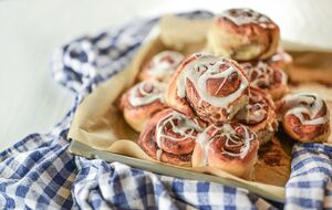 Всеми любимые булочки: рецепт из детства