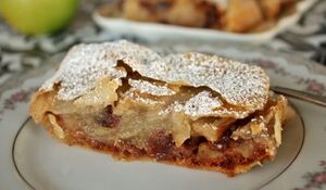 Самый удачный яблочный штрудель: лаконичный и быстрый способ выпечки