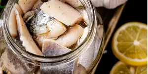 Интересный и необычный рецепт маринованной сельди: такой вкуснятины вы еще не пробовали