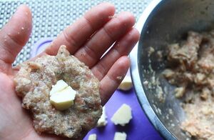 Эти продукты можно класть в фарш вместо хлеба, чтобы котлеты были сочными