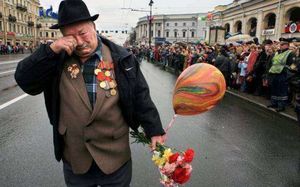 Загадочный ветеран, растрогавший людей по всему миру, оказался петербуржцем