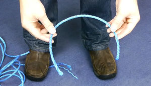 Как получить кусок веревки нужной длины, если под рукой нет ножа