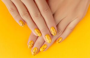 Сливочно-жёлтый маникюр — главный nail-тренд сезона. Лучшие идеи дизайна