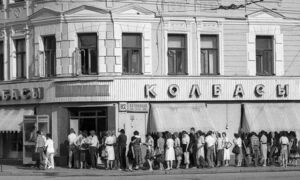 Чего в СССР не хватало на полках магазинов, и как граждане боролись с дефицитом