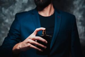 Как выбрать лучший мужской парфюм на сезон