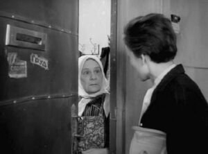 По каким историческим причинам двери в советских квартирах отрывались внутрь