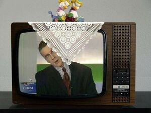 Зачем советские хозяйки накрывали телевизоры салфетками, а теперь за ними повторяют китаянки