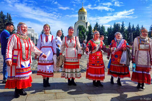 Фестиваль "Русское поле": фольклор, дизайнерская одежда, ярмарка регионов и рекордный рассольник