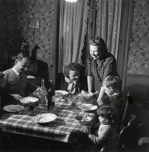 1955. Париж на снимках Робера Дуано. Часть 2